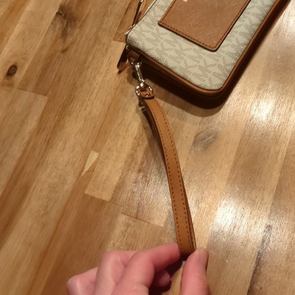 Michael Kors cream & tan double zip wristlet - Picture 6 of 11